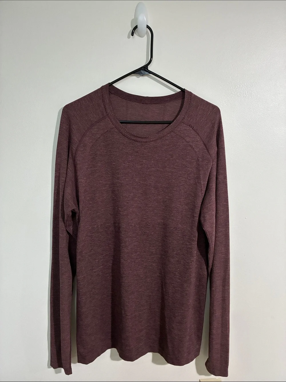 Lululemon Men’s Heathered Burgundy Long Sleeve Seamless Performance Shirt